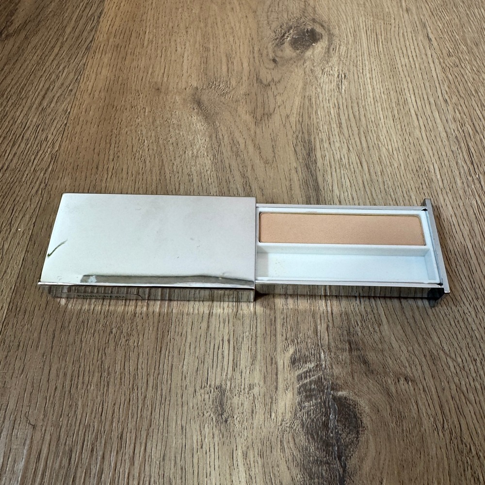 Clinique Soft-Pressed Eye Shadow Pure Cream Matte Neutral Silver Compact
